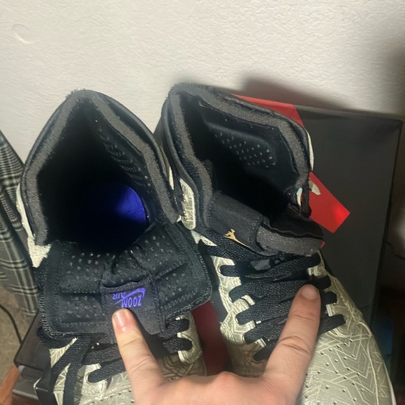 Out with the old, in with the new savings
Nike Air Jordan 1 Retro High OG SP - Picture 6 of 6